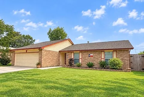 16023 Windom Dr, Webster, TX 77598