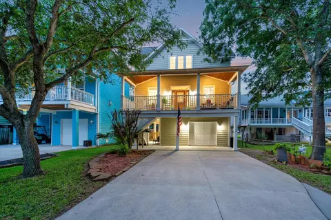 222 Oak Road Rd, Kemah, TX 77565
