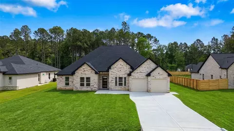 3039 Coast Dr, Dayton, TX 77535