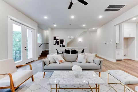 1424 W 34th 12 St, Houston, TX 77018