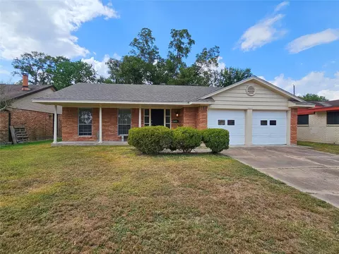 2710 Raspberry Ln, Pasadena, TX 77502 photo 1