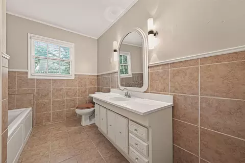 Bath - 416 E Caney St, Wharton, TX 77488 photo 2 of 2