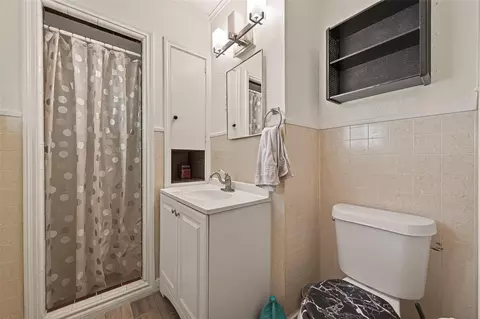 Bath - 416 E Caney St, Wharton, TX 77488 photo 1 of 2
