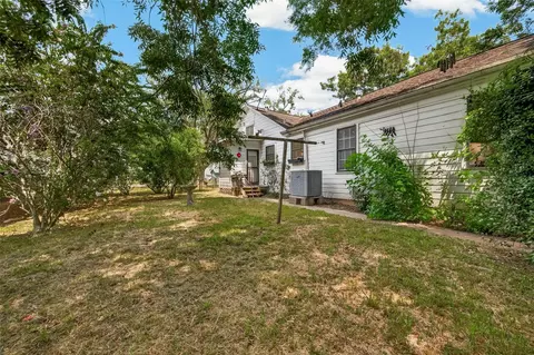 Exterior - 416 E Caney St, Wharton, TX 77488 photo 8 of 9