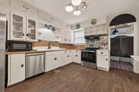 Kitchen - 416 E Caney St, Wharton, TX 77488 photo 4 of 4