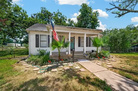 Exterior - 416 E Caney St, Wharton, TX 77488 photo 2 of 9