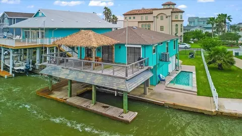 1222 Oahu Dr, Galveston, TX 77554