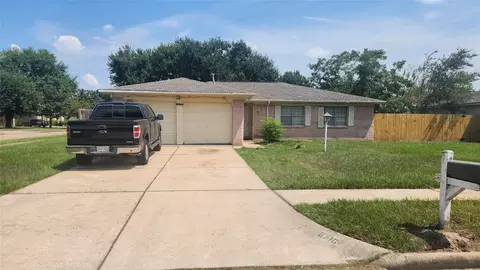 8718 Glen Shadow Dr, Houston, TX 77088