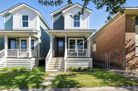 711 Ball St, Galveston, TX 77550