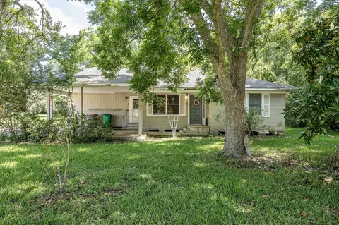 502 Massey Tompkins Rd, Baytown, TX 77521