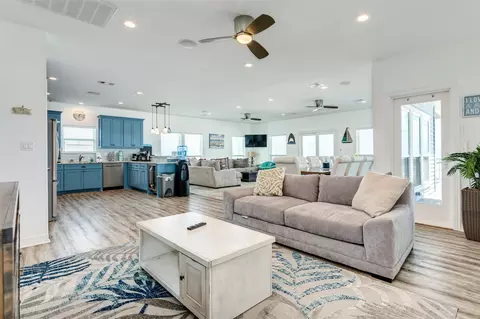 Living - 109 A Santar Loop, Surfside Beach, TX 77541 photo 2 of 4