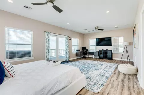 Bedroom - 109 A Santar Loop, Surfside Beach, TX 77541 photo 2 of 4