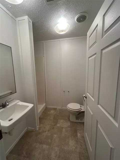 Bath - 2824 Randolph Rd #14, Pasadena, TX 77503 photo 1 of 3