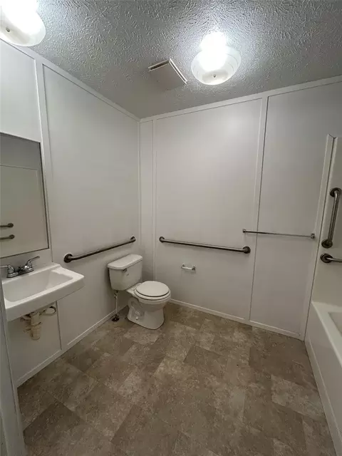 Bath - 2824 Randolph Rd #14, Pasadena, TX 77503 photo 2 of 3