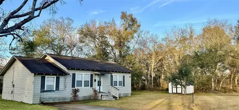 416 N Tinsley St, Angleton, TX 77515