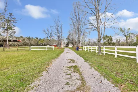 17659 E Fm 1097 Rd, Willis, TX 77378