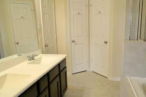 Bath - 8506 Sunset Loch Dr, Spring, TX 77379 photo 3 of 4
