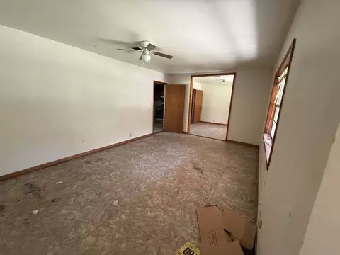 Living - 895 S Main St, Jasper, TX 75951 photo 4 of 5