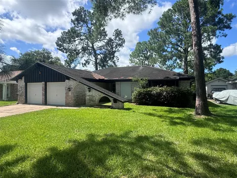 7910 Jonquil Dr, Texas City, TX 77591