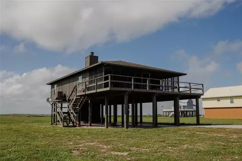 352 Driftwood Dr, Matagorda, TX 77457
