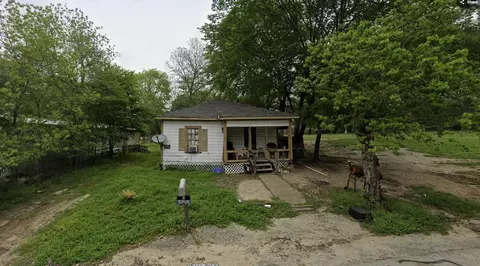 608 8th St, Huntsville, TX 77320
