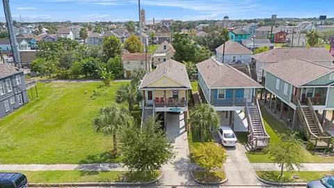 3415 Winnie St, Galveston, TX 77550