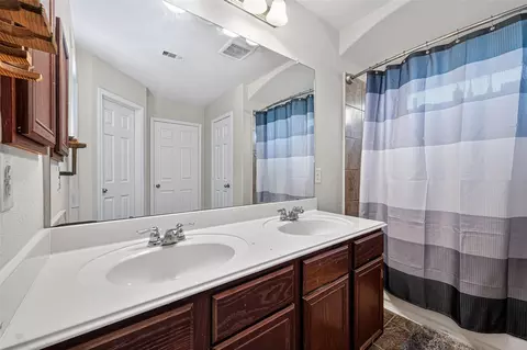 Bath - 10619 Blithe Oak Ct, Tomball, TX 77375 photo 3 of 3