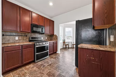 Kitchen - 10619 Blithe Oak Ct, Tomball, TX 77375 photo 4 of 5