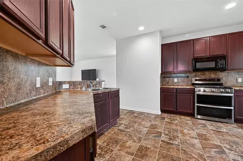 Kitchen - 10619 Blithe Oak Ct, Tomball, TX 77375 photo 3 of 5
