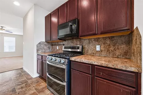 Kitchen - 10619 Blithe Oak Ct, Tomball, TX 77375 photo 2 of 5