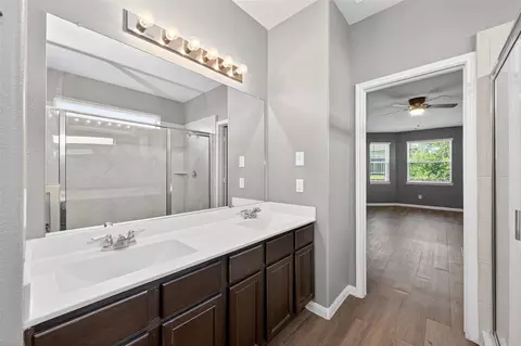 Bath - 3665 Cub Dr, Conroe, TX 77301 photo 3 of 4