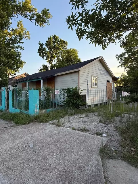 5113 Hirsch Rd, Houston, TX 77026
