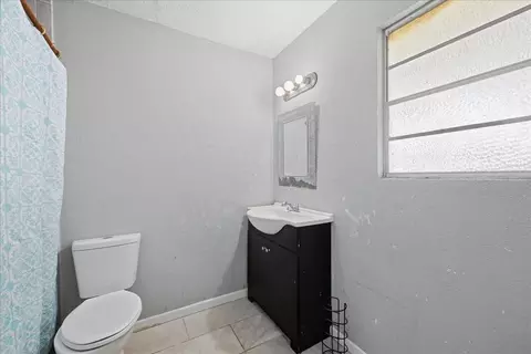 Bath - 4935 Bruce Dr, Beaumont, TX 77708 photo 2 of 2