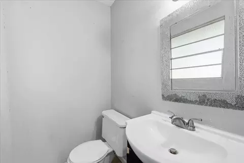 Bath - 4935 Bruce Dr, Beaumont, TX 77708 photo 1 of 2