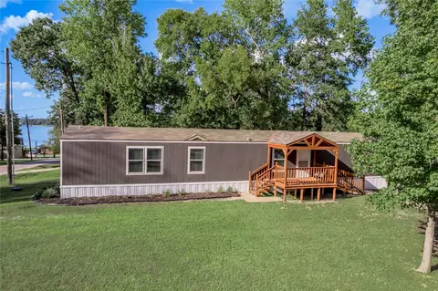 Exterior - 844 Harbor Point Dr, Trinity, TX 75862 photo 4 of 5