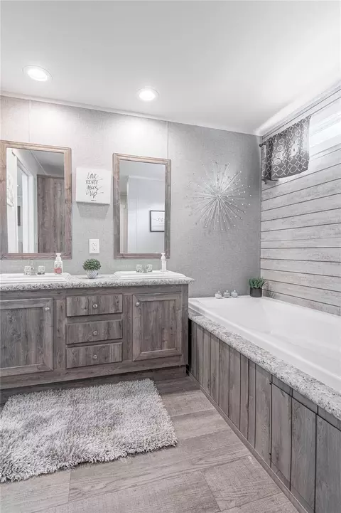 Bath - 844 Harbor Point Dr, Trinity, TX 75862 photo 1 of 2