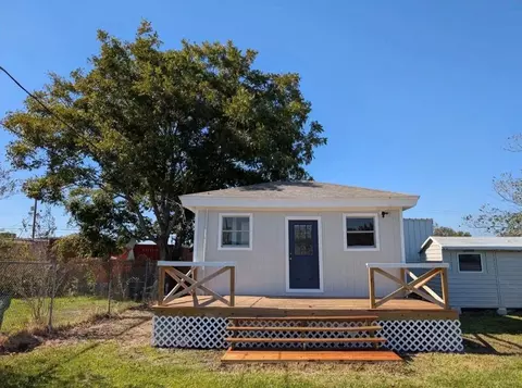 2600 Shanks Rd, Angleton, TX 77515