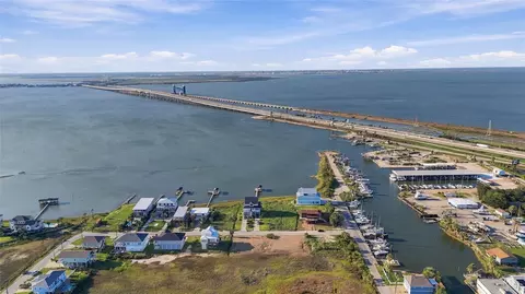 9115 W Bay Rd, Galveston, TX 77554