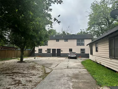 605 E Hunnicutt St, Baytown, TX 77520