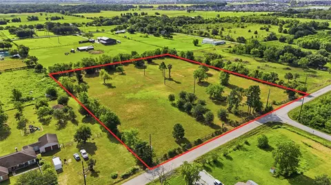 8511 County Road 79, Iowa Colony, TX 77583