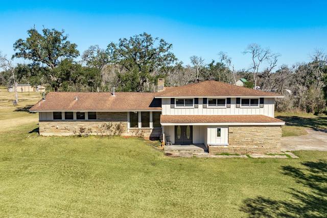 504 W Highway 332 W, Lake Jackson, TX 77566