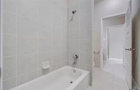 Bath - 22207 Warm Terrace Ln, Spring, TX 77389 photo 7 of 7