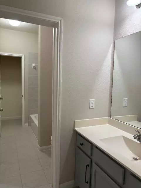 Bath - 22207 Warm Terrace Ln, Spring, TX 77389 photo 1 of 7