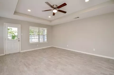 Living - 24206 Kingbriar Dr, Spring, TX 77373 photo 2 of 4