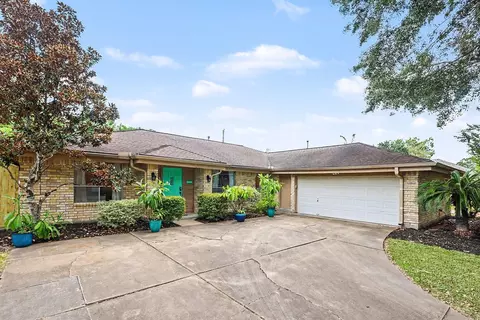 631 Bayview Dr, El Lago, TX 77586
