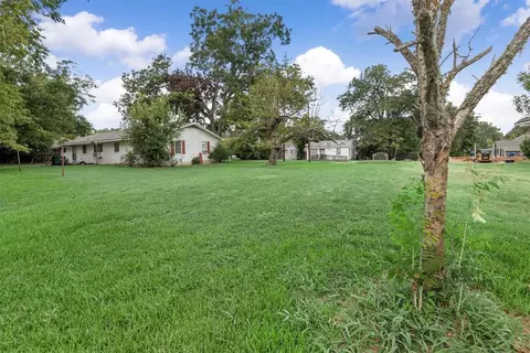 1306 E Alamo St, Brenham, TX 77833 photo 1