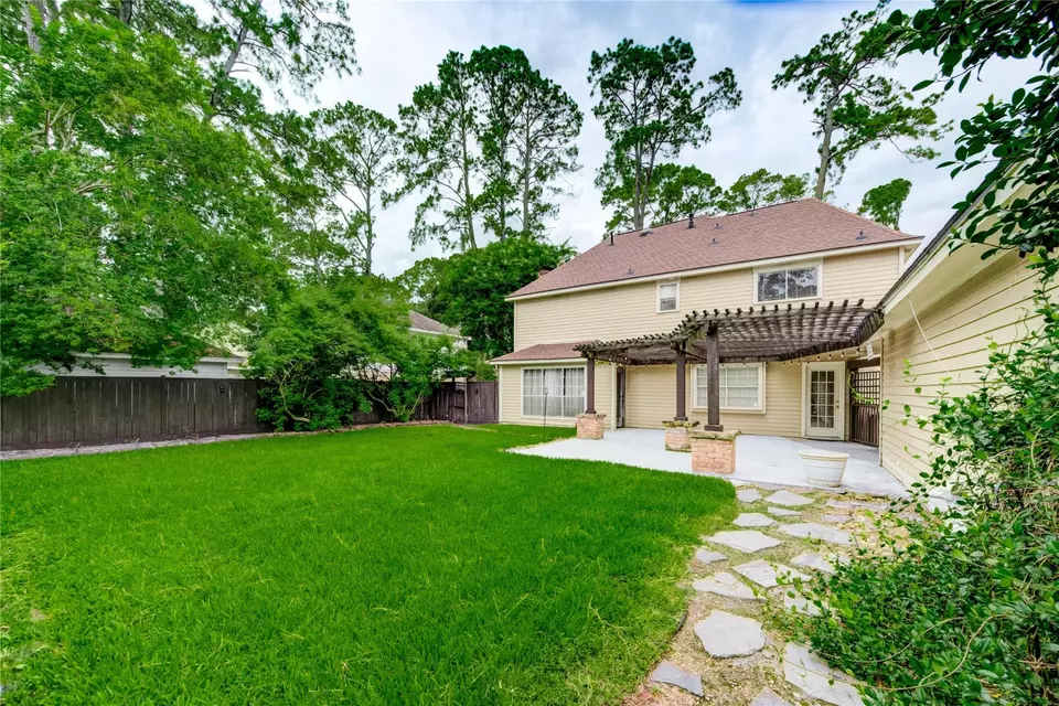 Exterior - 5307 Boyce Springs Dr, Houston, TX 77066 photo 4 of 7