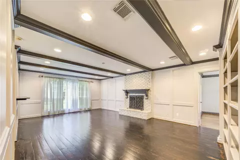 Living - 5307 Boyce Springs Dr, Houston, TX 77066 photo 1 of 4