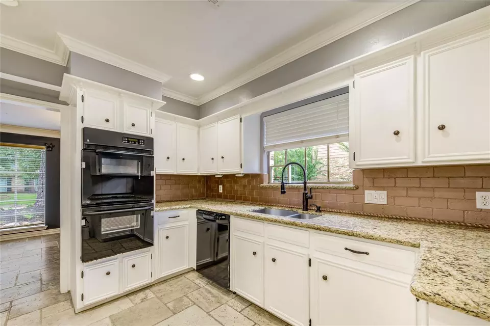 Kitchen - 5307 Boyce Springs Dr, Houston, TX 77066 photo 1 of 3
