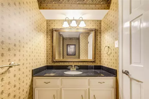 Bath - 5307 Boyce Springs Dr, Houston, TX 77066 photo 1 of 3